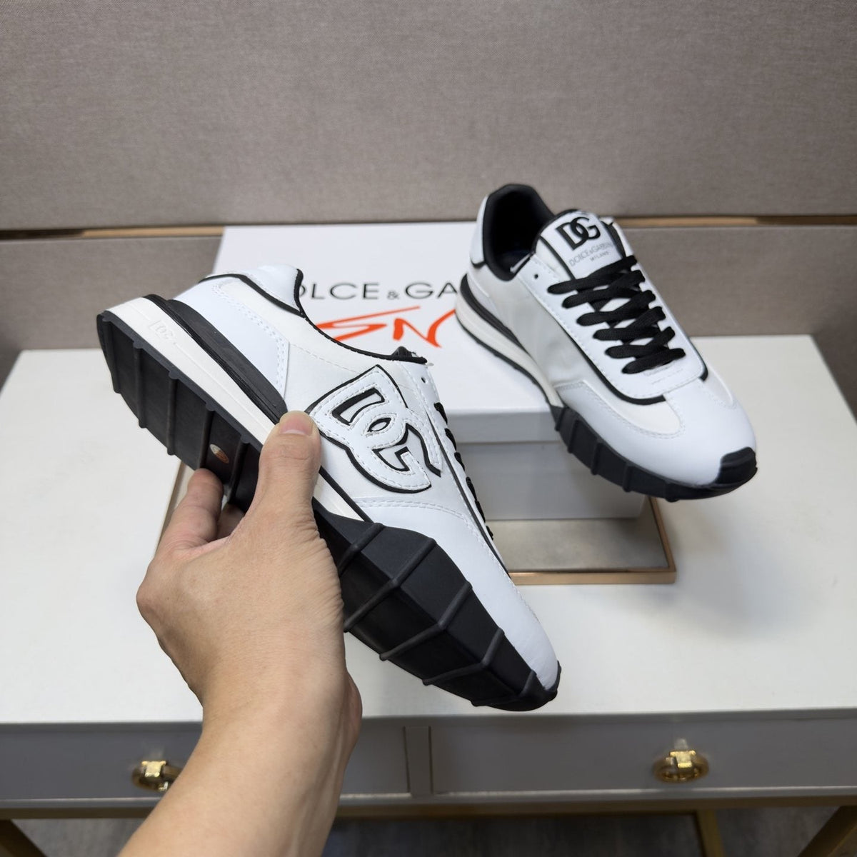 Dolce & Gabbana White DG Low-Top Sneakers