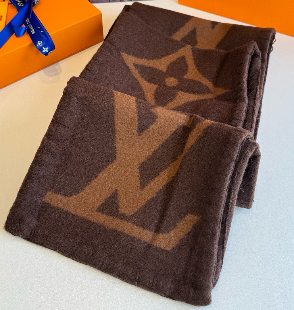 Louis Vuitton Oversized Monogram Fashion Scarf
